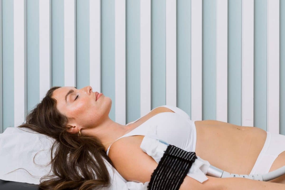 Le soin Lipo Massage en pratique au centre Astera Aesthetic à Uccle
